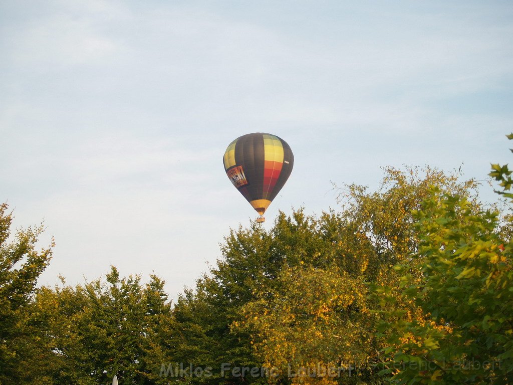 Heissluftballon im vorbei fahren  P31.JPG